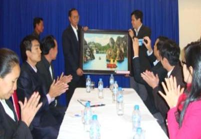 Lãnh đạo tỉnh Attapư (CHDCND Lào) sang thăm và chúc Tết tỉnh Kon Tum